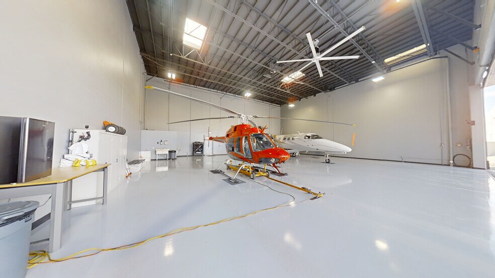 More Photos Of 22644 N 17th Ave, Phoenix Airplane Hangar For Sale