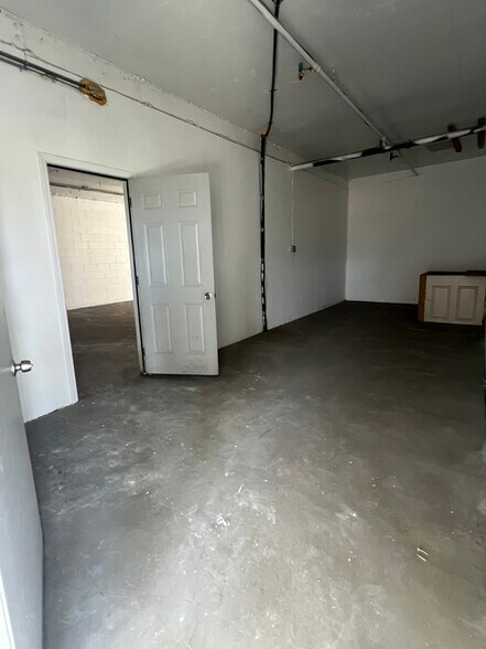 More Photos Of 911 W C St, Wilmington Warehouse For Lease