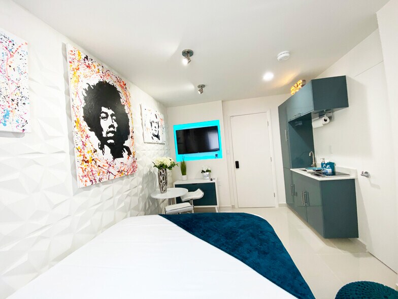 More Photos Of 1829 Fillmore St, Hollywood Hotel For Sale