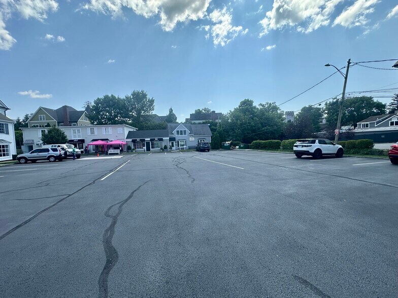 More Photos Of 123 Mason St, Greenwich Office For Lease