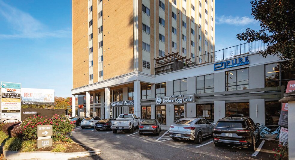 More Photos Of 2285 Peachtree Rd NE, Atlanta Apartments For Lease