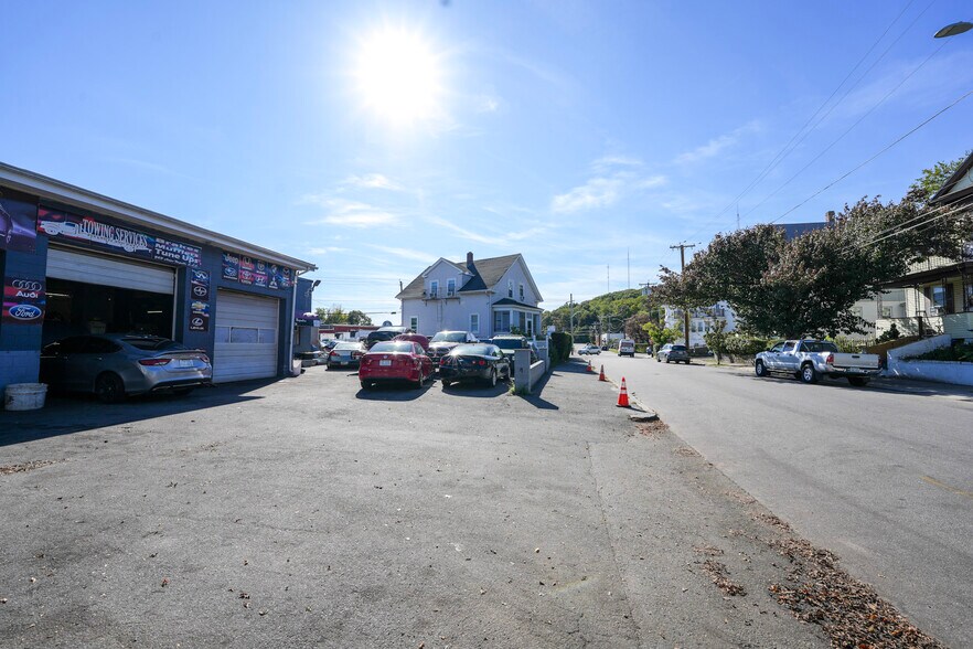 More Photos Of 118 Silver Lake Ave, Providence Auto Repair For Sale