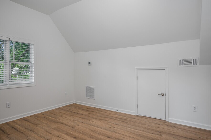 More Photos Of 704 Durant Pl NE, Atlanta Apartments For Sale