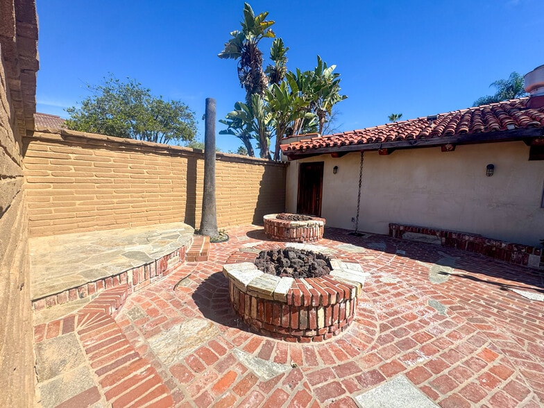 More Photos Of 360 Via Vera Cruz, San Marcos Restaurant For Sale