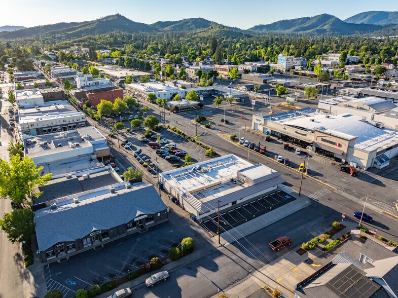 More Photos Of 239 SE G St, Grants Pass General Retail For Sale