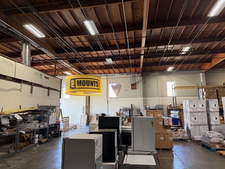 More Photos Of 20218-20220 S Hamilton Ave, Torrance Showroom For Lease