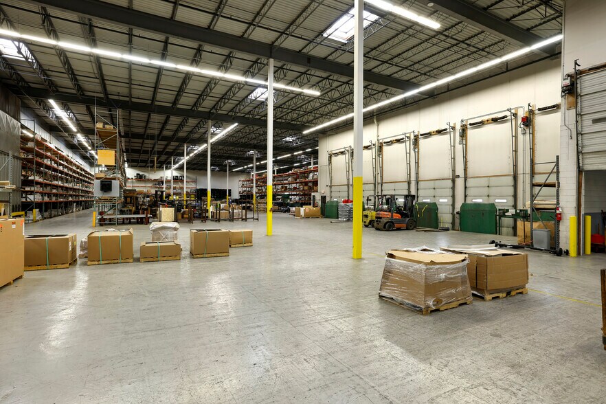 More Photos Of 2500 NE Kennedy St, Minneapolis Warehouse For Sale