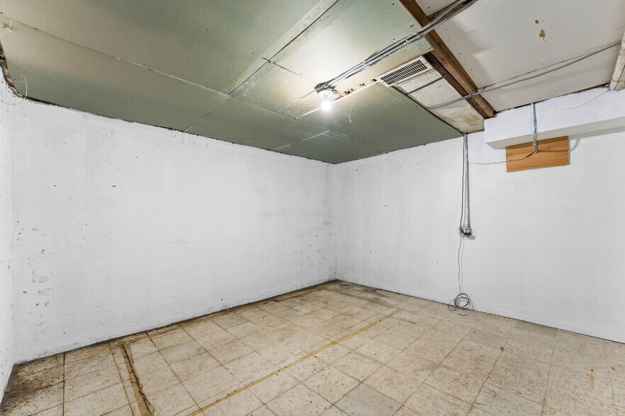 More Photos Of 201 N Cleveland Massillon Rd, Akron Office For Sale