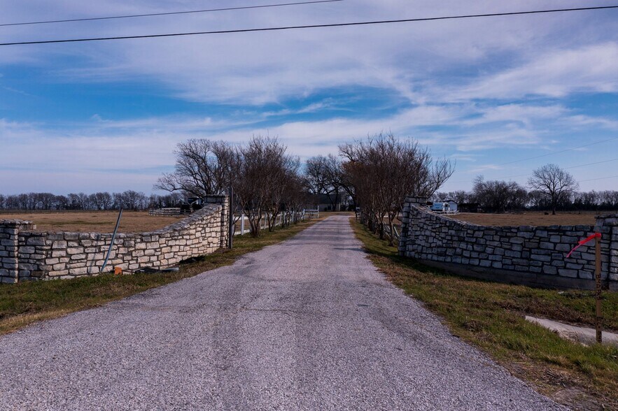 More Photos Of 11001 S State Highway 95, Taylor Land For Sale