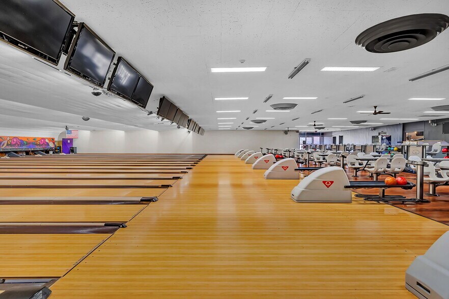 More Photos Of 905 Theodore St, Crest Hill Restaurant For Sale