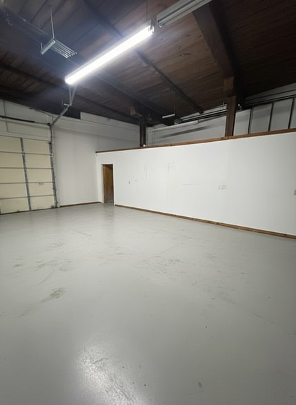 More Photos Of 901-965 Northwest Blvd, Winston-Salem Flex For Lease