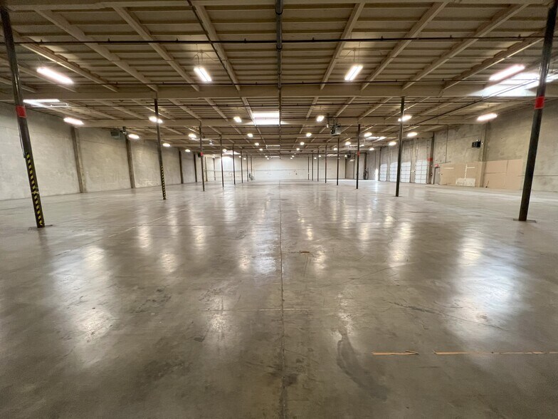 More Photos Of 4456-4466 NW Yeon Ave, Portland Unknown For Lease