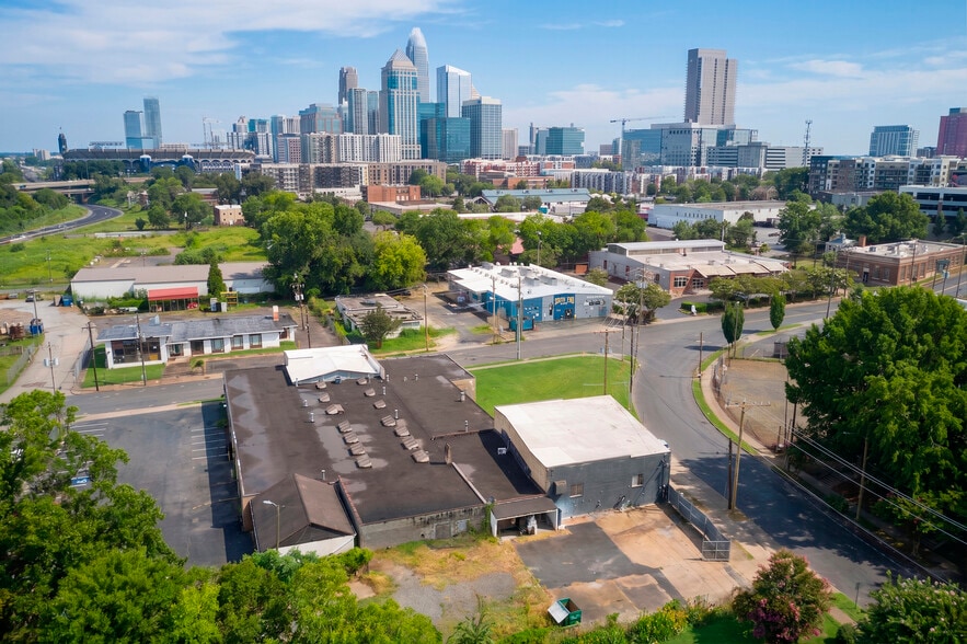 More Photos Of 511 W Summit Ave, Charlotte Flex For Sale