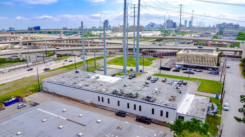More Photos Of 4950 Terminal St, Bellaire Freestanding For Sale