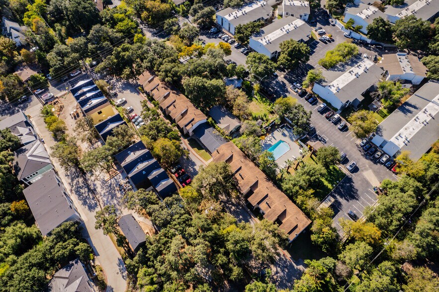 More Photos Of 412 W Alpine Rd, Austin Apartments For Sale