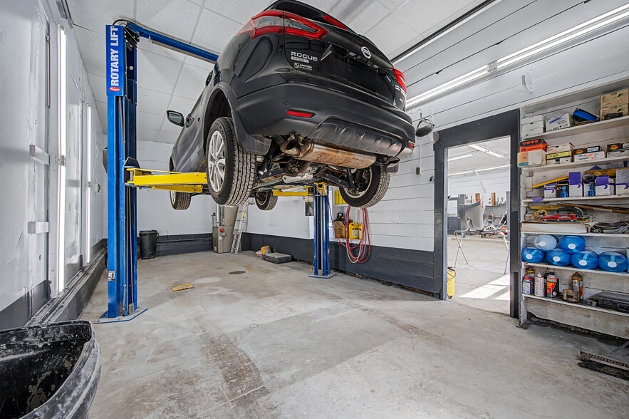 More Photos Of 298 Village St, Medway Warehouse For Sale