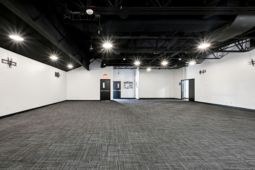 More Photos Of 315 N Highway 190, Covington Restaurant For Lease