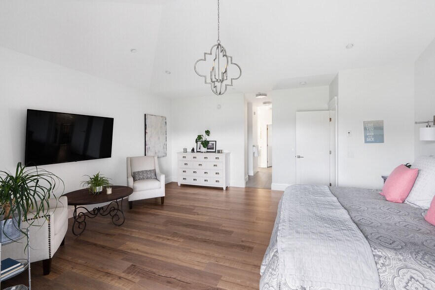 More Photos Of 9175 Gilmour, Mission Specialty For Sale