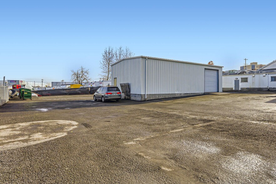 More Photos Of 81 NE Columbia Blvd, Portland Industrial For Sale