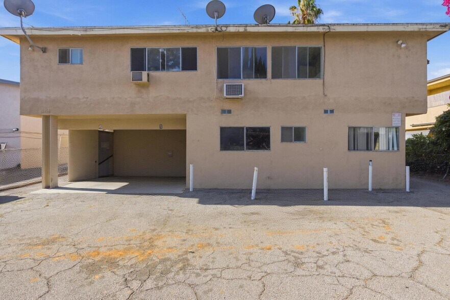More Photos Of 18611 Clark St, Tarzana Apartments For Sale