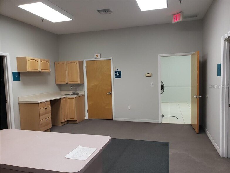 More Photos Of 616 E St, Clearwater Medical For Sale