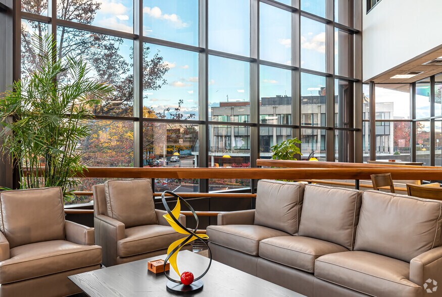 More Photos Of 125 Eugene O'Neill Dr, New London Office For Lease