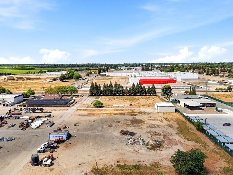 More Photos Of 1260 Buttonwillow Ave, Reedley Warehouse For Sale