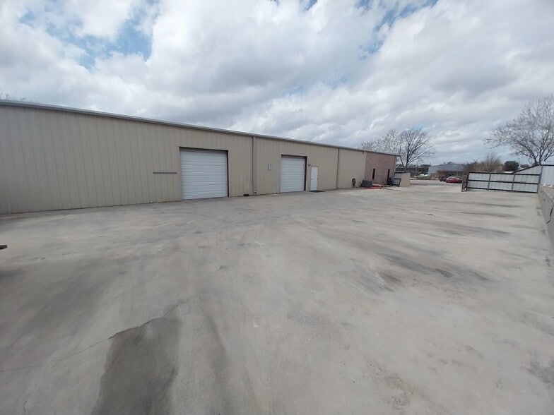 More Photos Of 6214 Krempen Ave, San Antonio Warehouse For Sale
