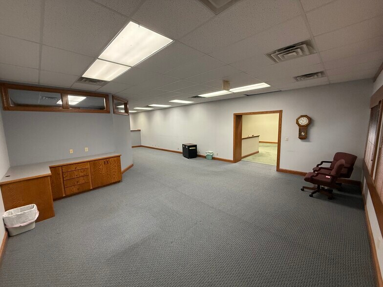 More Photos Of 126 S Knowles Ave, New Richmond Office For Lease