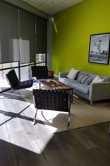 More Photos Of 17815 Ventura Blvd, Encino Medical For Lease