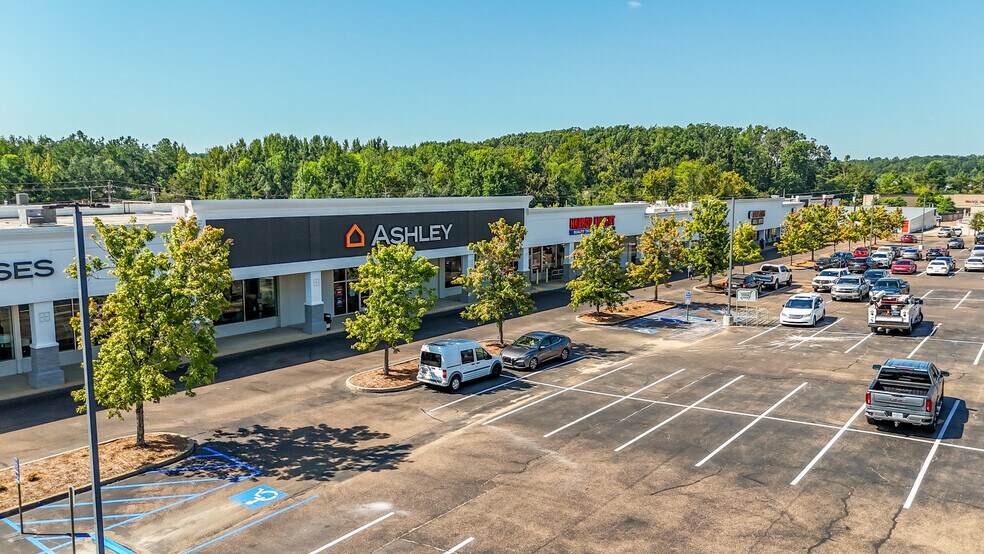 More Photos Of 2128-2150 Jackson Ave W, Oxford General Retail For Sale