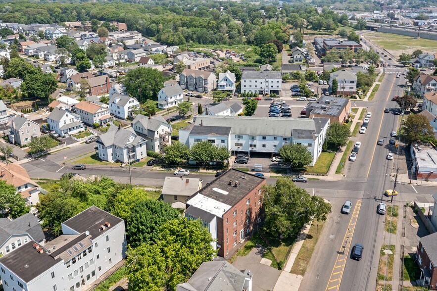 More Photos Of 305 Parrott Ave, Bridgeport Apartments For Sale