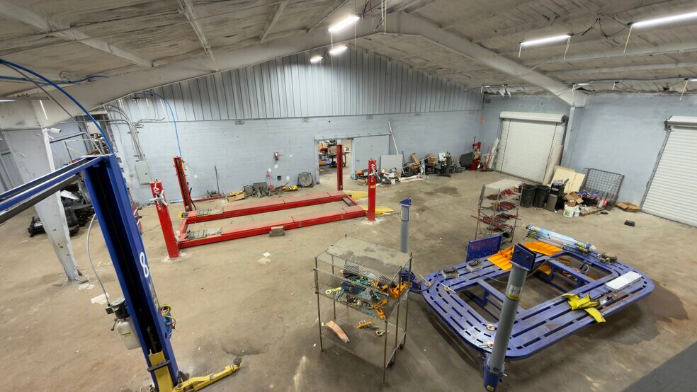 More Photos Of 2800 Delano St, Pensacola Warehouse For Lease