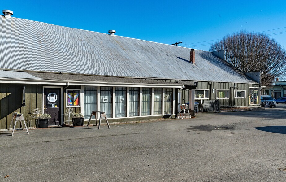 More Photos Of 802 Washington St, Port Townsend General Retail For Sale