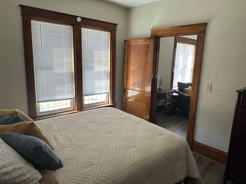 More Photos Of 10714 Main St, Mantua Storefront Retail Residential For Sale