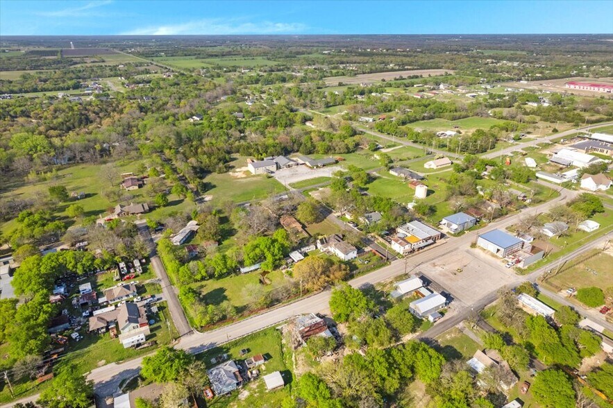 More Photos Of 103 College St, Anna Showroom For Sale