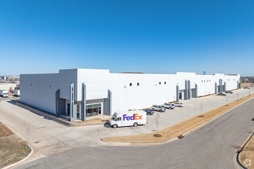 More Photos Of 4617 Sw 25th Cir, Oklahoma City Industrial For Lease