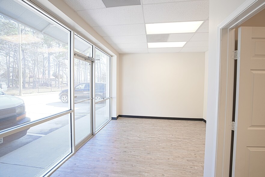 More Photos Of 220 Barren Springs Dr, Houston Warehouse For Lease