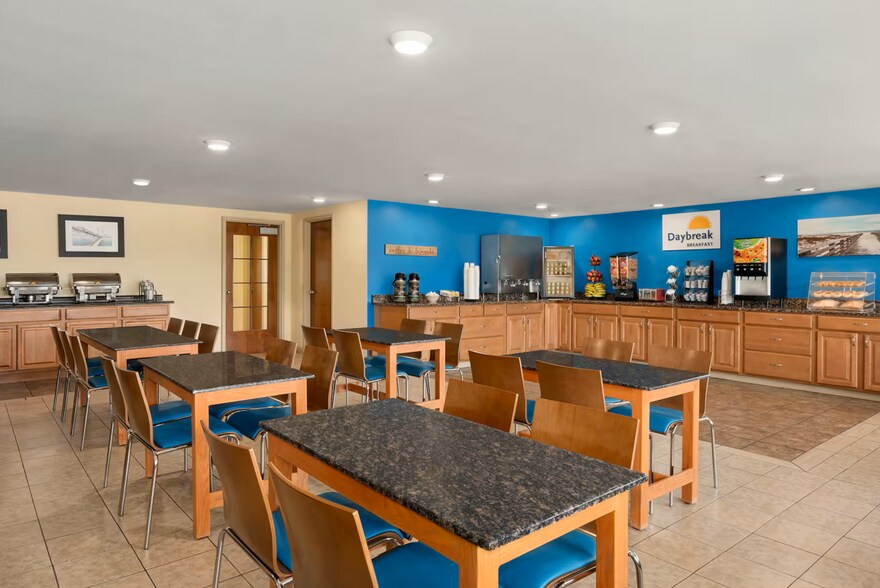 More Photos Of 461 Maine Mall Rd, South Portland Hotel For Sale