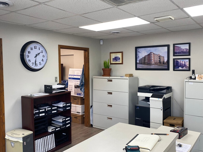 More Photos Of 331 Elliot St, West Chicago Warehouse For Lease