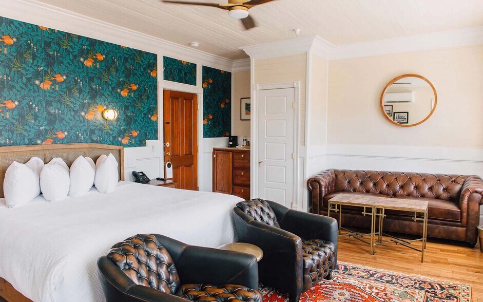More Photos Of 51 Avenue C, Apalachicola Hotel For Sale