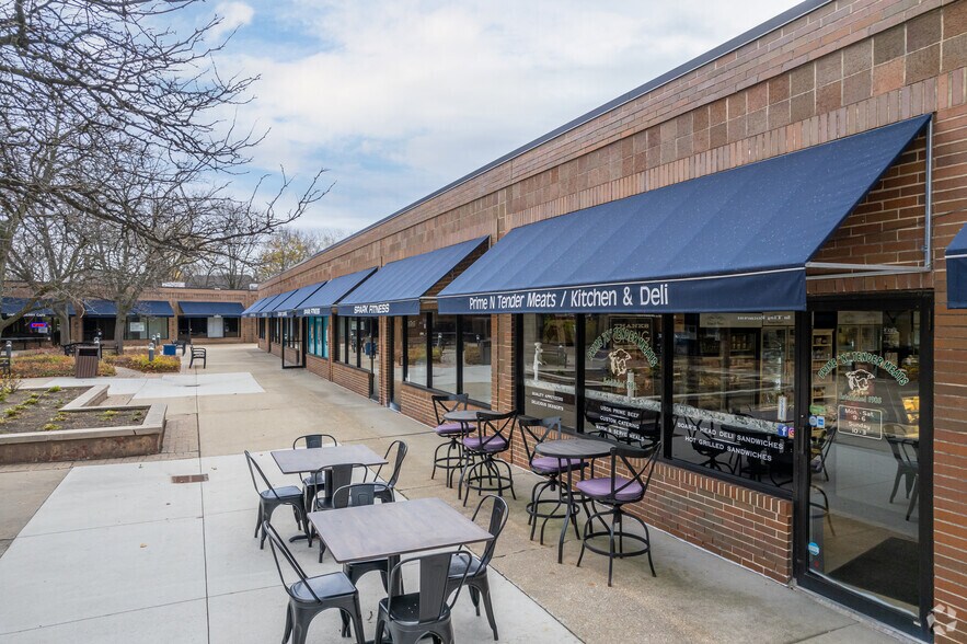 More Photos Of 777 N York Rd, Hinsdale Unknown For Lease