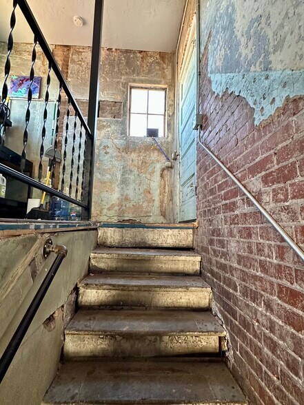 More Photos Of 101 N Waggoner St, Electra Flex For Sale