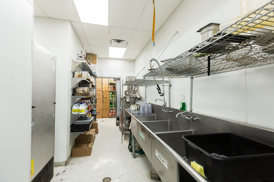 More Photos Of 1140 Kermit St, Plainview Restaurant For Sale