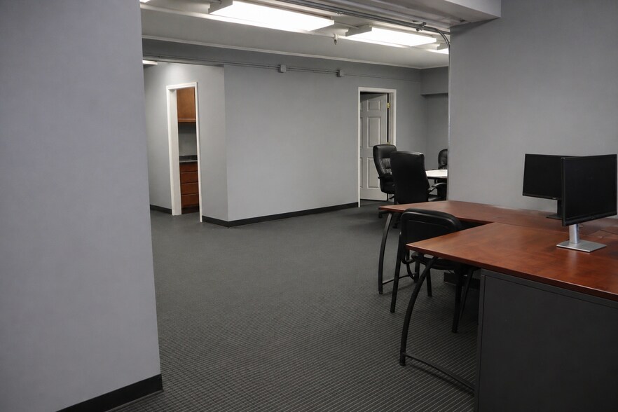 More Photos Of 939 Burke St, Winston-Salem Office For Lease