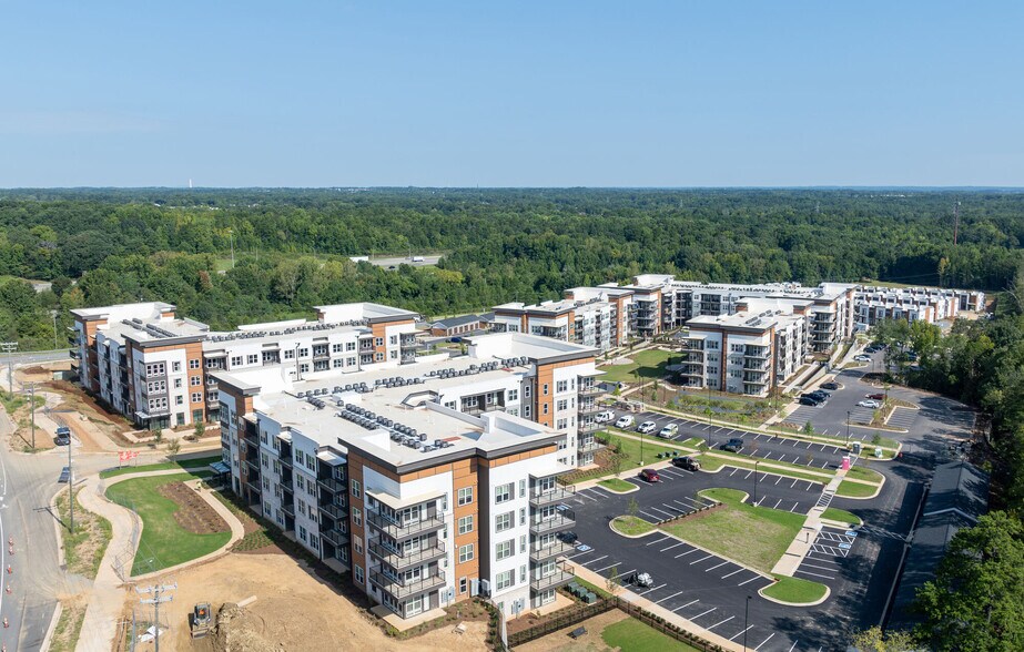 More Photos Of 930 W Mallard Creek Church Rd, Charlotte Apartments For Lease