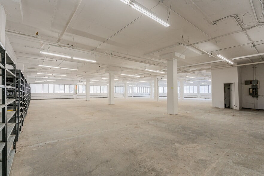 More Photos Of 5455 De Gaspé Av, Montréal Loft Creative Space For Lease