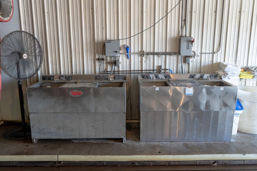 More Photos Of 1201 Cedar St, Helena Carwash For Sale