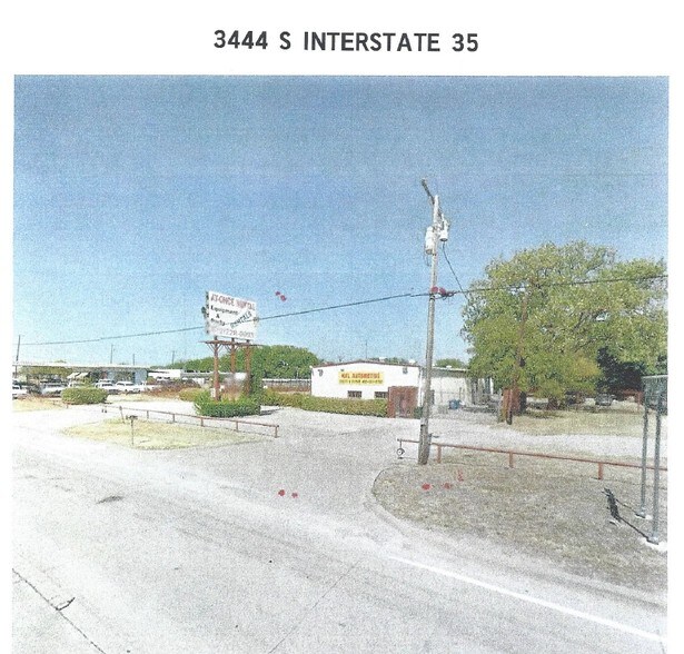 More Photos Of 3444 N Interstate 35 E, Lancaster Office For Lease