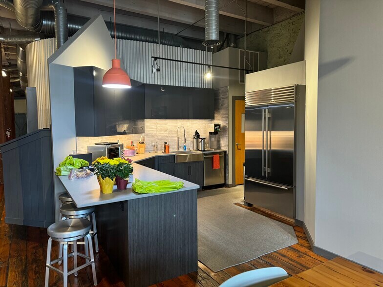 More Photos Of 601-625 Williamson St, Madison Storefront Retail Office For Lease